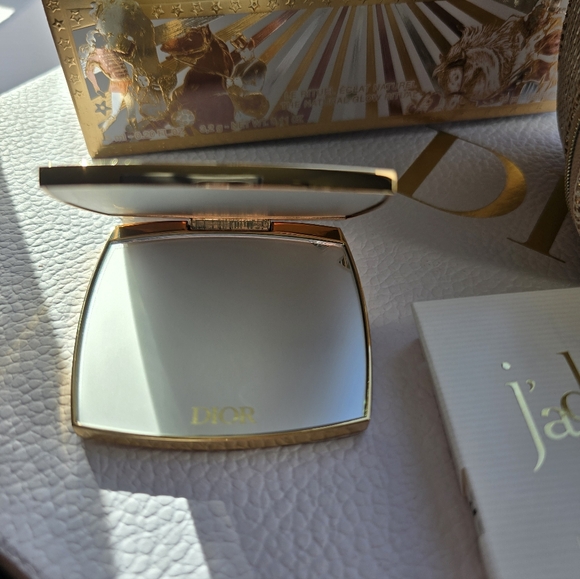 ‼️SOLD‼️ Dior Beauty 6-Piece Bundle: Makeup Pouch, Mirror - Picture 4 of 6